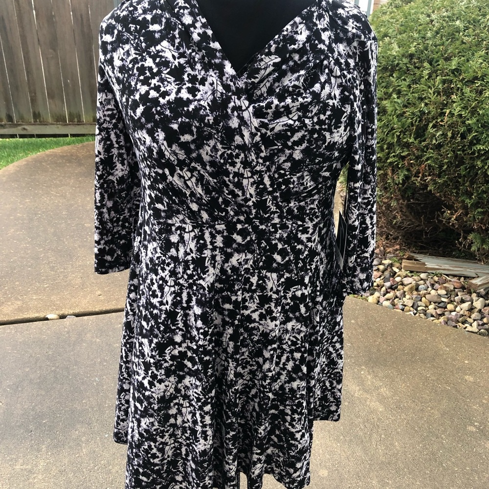NWT Simply Vera Vera Wang Black and White Dress Large Inky World Print